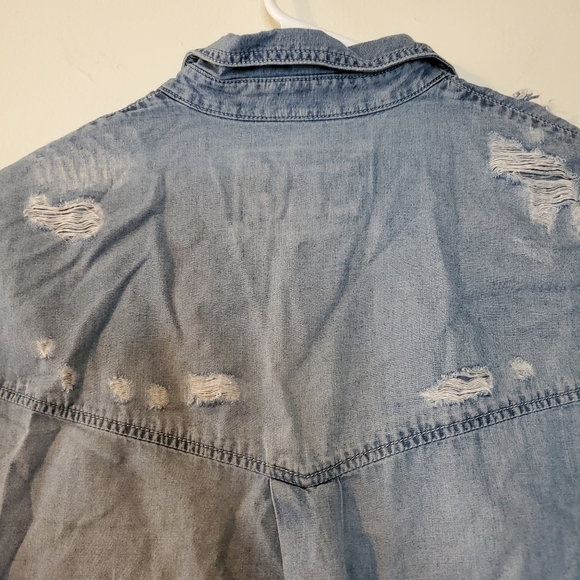 Express Boyfriend Distressed Chambray Top size small. - Picture 8 of 9
